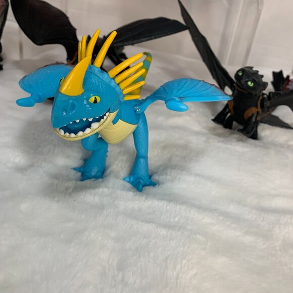 Lot of 9 How to Train Your Dragon Action Figures - Picture 7 of 14